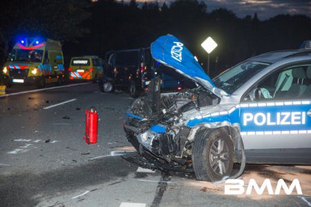 Kamenz: PKW kracht in Polizeiauto
